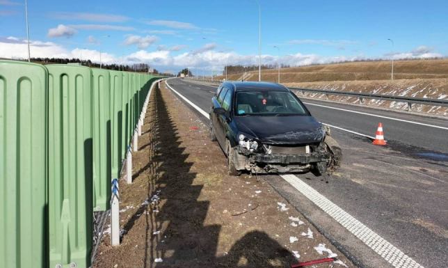 Mieszkaniec Białegostoku na drodze S61 uderzył w bariery ochronne