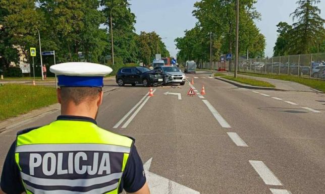 Jedna osoba trafiła do szpitala po wypadku na Wojska Polskiego