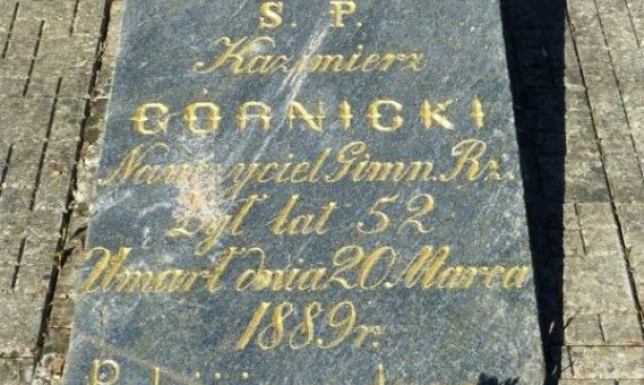 Chcą udokumentować groby osób spoczywających na zabytkowym suwalskim cmentarzu projekt pn. "Suwalski cmentarz - księgi zatrzymanego czasu"