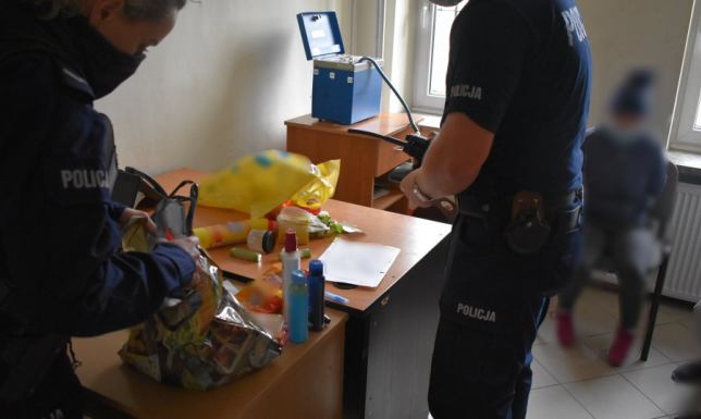 Zrobiły przedświąteczne zakupy, tylko nie zapłaciły Kradzież sklepowa kobiet z Augustowa