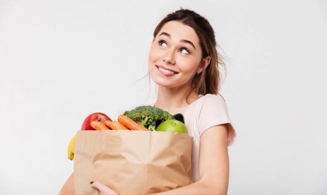 Jak robić zakupy spożywcze online z dowozem? Dlaczego warto z nich korzystać?