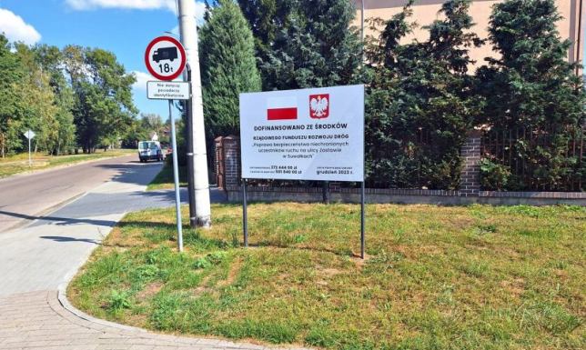 Nowy chodnik i oświetlone przejście na Zastawiu Poprawa bezpieczeństwa niechronionych uczestników ruchu na ulicy Zastawie