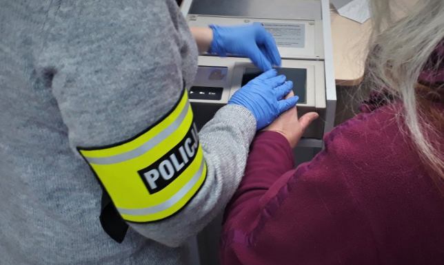 Okradała domowników pod pretekstem wypłaty odszkodowań za przymusową pracę w III Rzeszy 69-latka okradała domy na terenie powiatu augustowskiego, sejneńskiego i sokólskiego