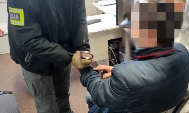 Próbowali ukraść koparkę, ale utknęli w błocie W Sejnach próbowali ukraść koparkę wartą blisko 30 tysięcy złotych
