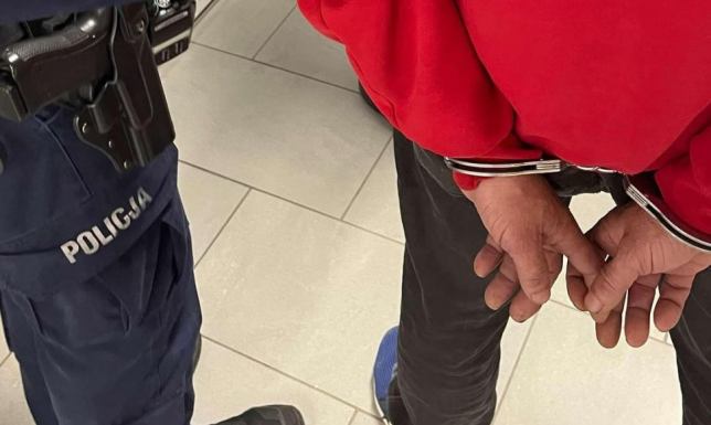 53-latek z mieszkania własnej matki wyniósł lodówkę, telewizory, mikrofalówkę