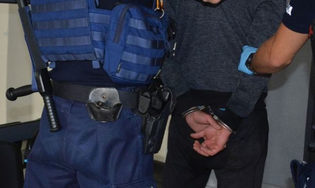 67-letni suwalczanin zwrócił uwagę kierowcy, który w bmw "driftował" pod jego kamienicą