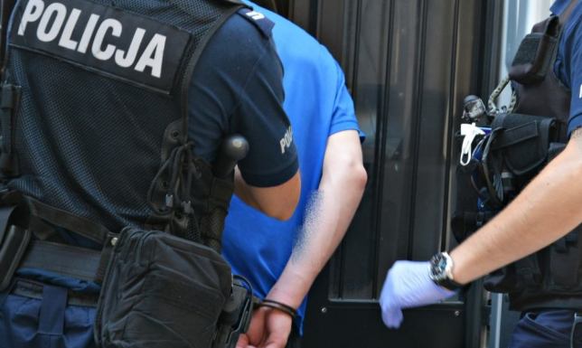 37-latek wpadł w ręce mundurowych, kiedy kradł w sklepie