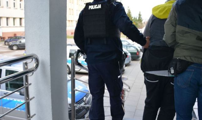 27-latka podejrzanego o kradzież rozbójniczą zatrzymali suwalscy policjanci