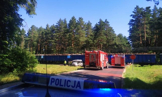 Zderzenie osobówki z pociągiem Samochód osobowy zderzył się z pociągiem