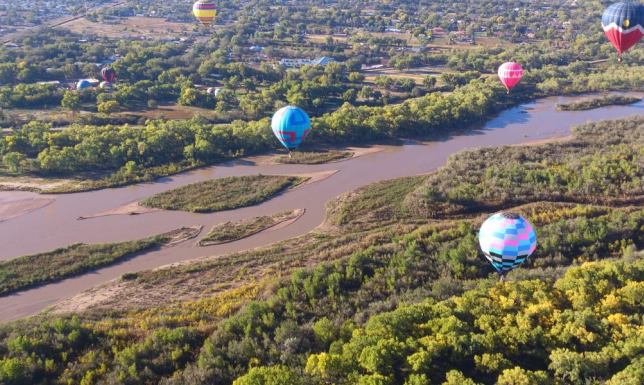 Szukasz atrakcji na lato? Wybierz lot balonem!