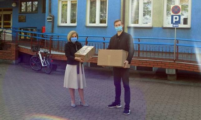 Maseczki i rękawiczki trafiły do DPS Kalina