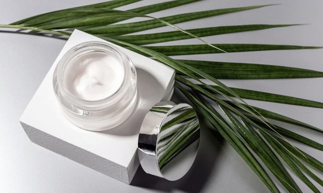 Jak dbać o skórę twarzy podczas zimy?