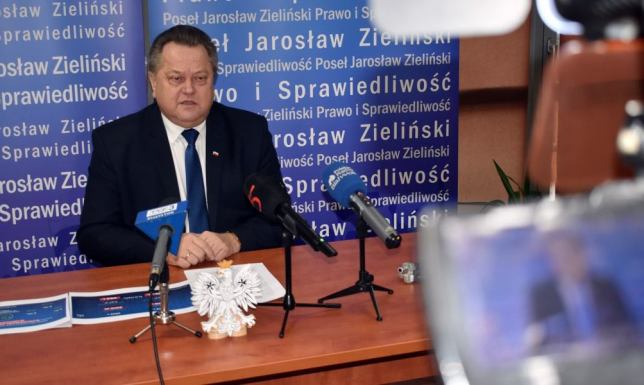 Konferencja prasowa w sprawie utrzymania niższych cen na stacjach paliw 