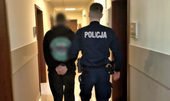 Włamał się do przedszkola. Ukradł nawet dziecięce ubrania 30-latka podejrzanego o włamanie do przedszkola zatrzymali policjanci