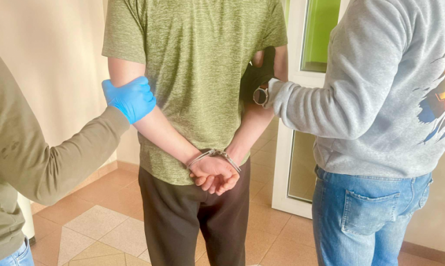Za kradzież w drogerii na terenie Suwałk odpowie 34-latek