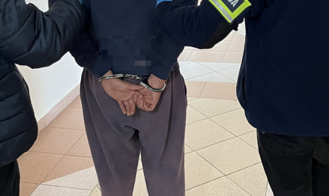22-latek okradał suwalskie markety Suwalscy policjanci zatrzymali mężczyznę podejrzanego o kradzież alkoholu