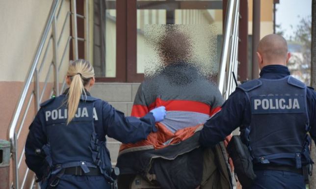 Perfumy i alkohol padły łupem 20-latka podejrzanego o kradzieże