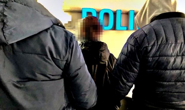 Suwalscy policjanci zatrzymali trzech mężczyzn podejrzanych o włamania do piwnicy