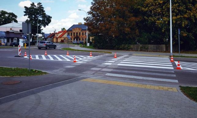 Skręt w lewo przy ulicy Mickiewicza w Suwałkach