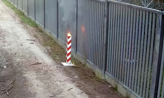 Grupa cudzoziemców po stronie białoruskiej próbowała zniszczyć polski znak graniczny