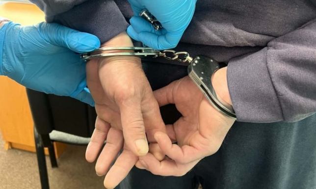 Policjanci zatrzymali 47-latka, który znęcał się nad swoją partnerką