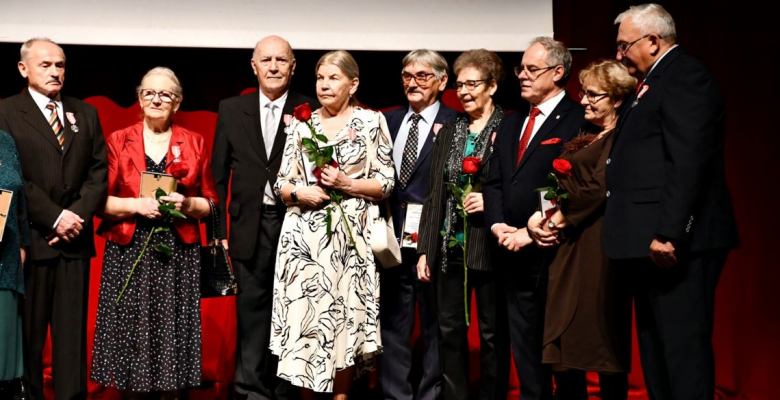 Medale z okazji 50-lecia pożycia małżeńskiego w Suwałkach