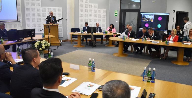 modernizacja sali sesyjnej im. J. Gajewskiego oraz sali ślubów