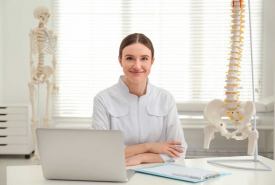 Kiedy warto udać się do ortopedy? Najczęstsze schorzenia układu ruchu i metody leczenia