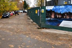 bardzo zły stan tymczasowego dojścia do peronów kolejowych