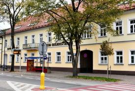 zostanie wybudowany szyb wraz z windą oraz nowoczesna pracownia