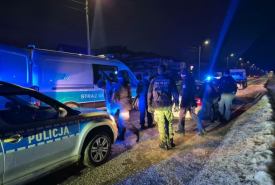 zatrzymali obywatela Ukrainy, który przewoził trzech cudzoziemców