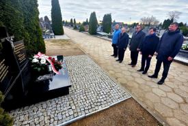 Władze samorządowe Suwałk w symboliczny sposób wspomniały ofiary