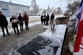 Ofiary Holokaustu upamiętniły we wtorek (27 stycznia) Władze Suwałk