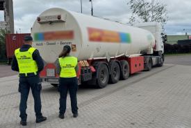 ciężarówka z niemal 32 tys. litrów nielegalnego paliwa