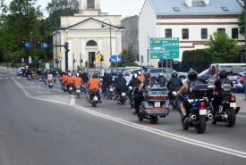 Zlot i przejazd zabytkowych samochodów oraz motocykli