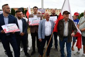 Protest zorganizowali lokalni działacze Konfederacji z Suwałk