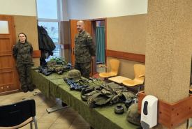 Osoby wezwane mają obowiązek zgłosić się w miejscu i czasie określonym w wezwaniu