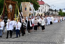 Tłumy wiernych uczestniczyły w czwartek (04.06) w procesjach