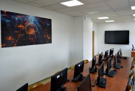 ponad 30 interaktywnych monitorów dotykowych