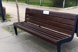  prace związane z odnawianiem ławek znajdujących się w parkach