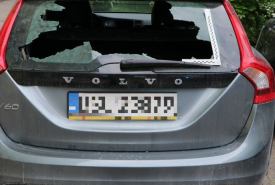 policjanci zatrzymali 28-latka, który uszkodził dwa samochody