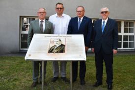 władze miasta oficjalnie odsłoniły pamiątkową tablicę na ul. Kościuszki