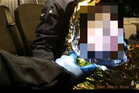 zgłaszający mówił, że leży i nie potrafi powiedzieć gdzie się znajduje. 