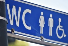 zapewnienie środków w budżecie miasta na budowę toalet publicznych