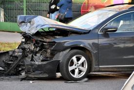 doszło do wypadku z udziałem trzech samochodów osobowych