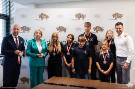 Przedstawiciele UKS NA-WA Suwałki spotkali się z marszałkiem