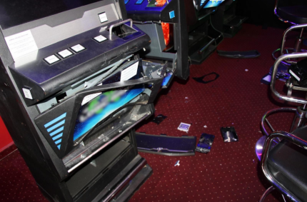 ZDEMOL0WAŁ AUTOMATY I ZABRAŁ GOTÓWKĘ