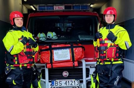 OSP w Płocicznie z nowym wyposażeniem. Jednostka otrzymała dwa zestawy suchych skafandrów