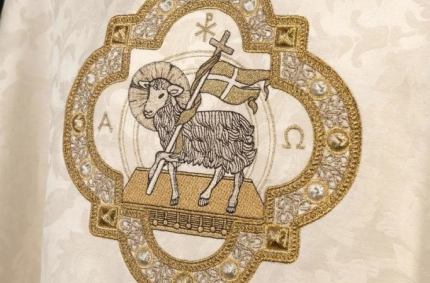 Alby i Komże dla Ministrantów: Jak Wybrać Rozmiar? Ornaty.pl Podpowiada Alby i Komże dla Ministrantów: Jak Wybrać Rozmiar? Ornaty.pl Podpowiada