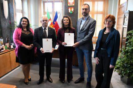 prezydent Suwałk podpisał umowę z białostocką firmą R/S Budownictwo